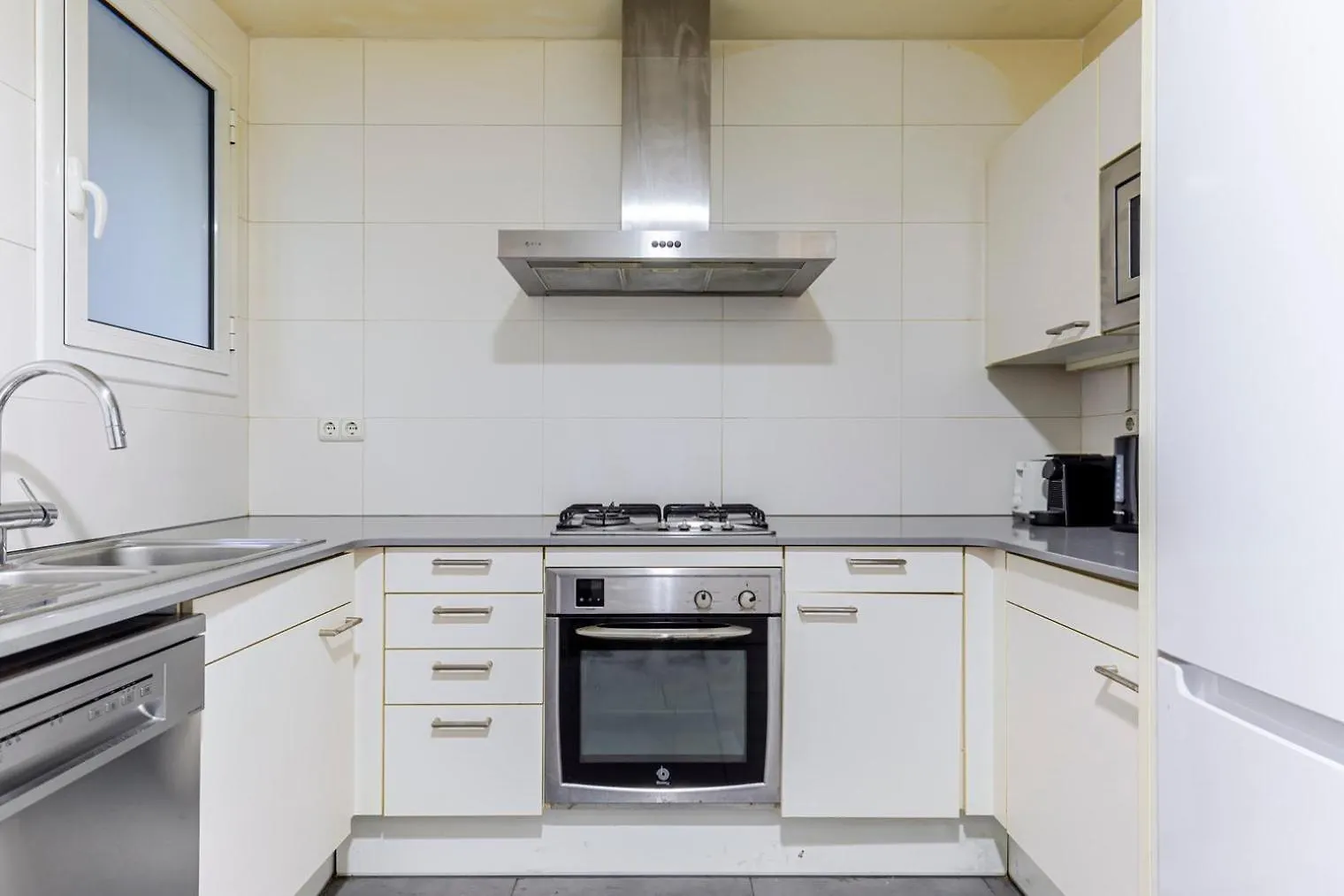 Blueground Galvany Doorman Ac Near Park Bcn-178 Barcelona Appartement
